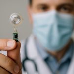 ワイヤレス埋め込み型パワーシステム2025：18%のCAGR成長で医療機器を革新する