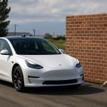 Tesla sokkoló ‘Hamis Fal’ kísérlete óriási előrelépést tár fel az önvezető technológiában 2025-re